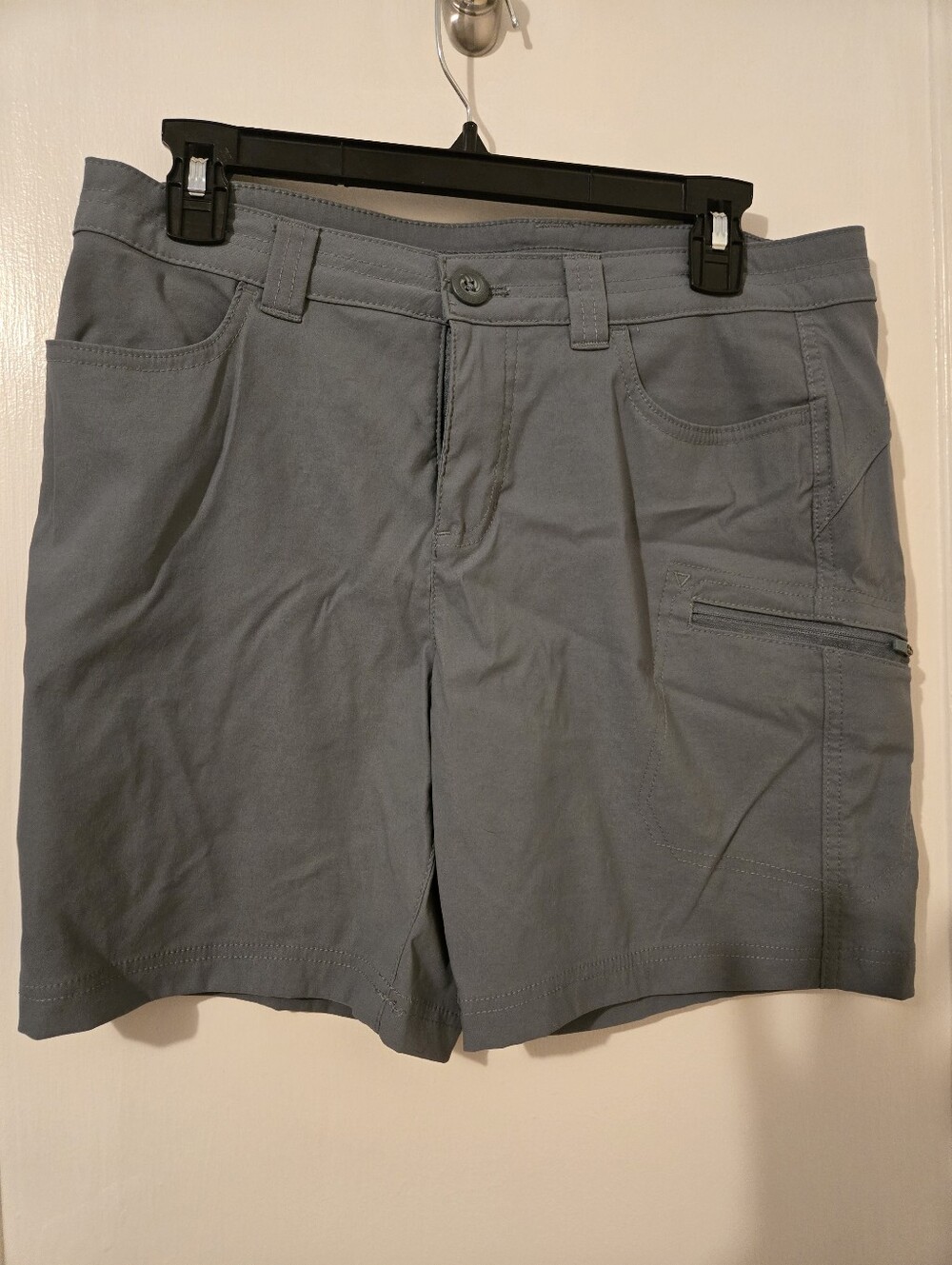 Womens Size 8 Eddie Brauer Shorts.